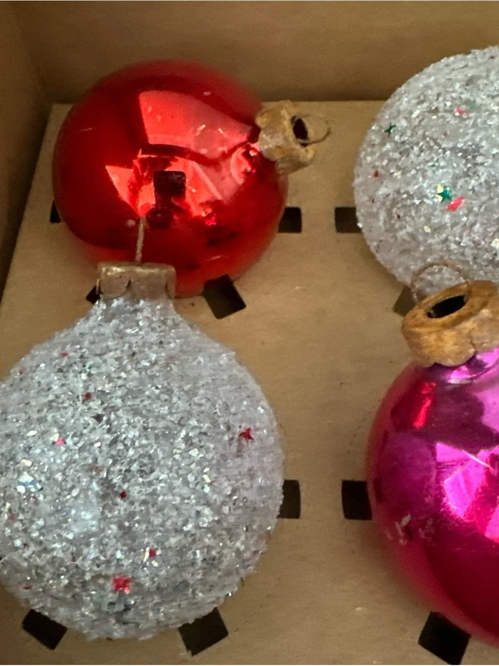 BOX OF 6 VINTAGE ORNAMENTS MICA GLITTER